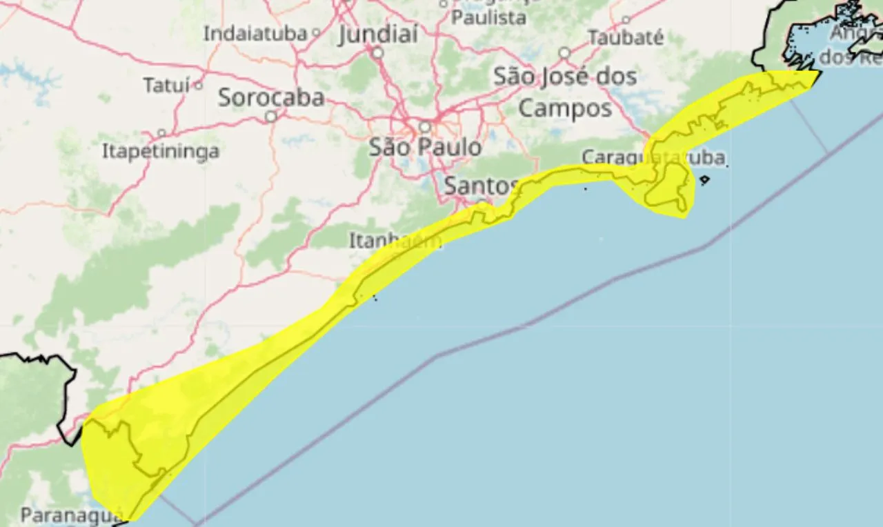 A imagem mostra um alerta amarelo para acumulados de chuva no litoral de São Paulo, Rio de Janeiro e Paraná