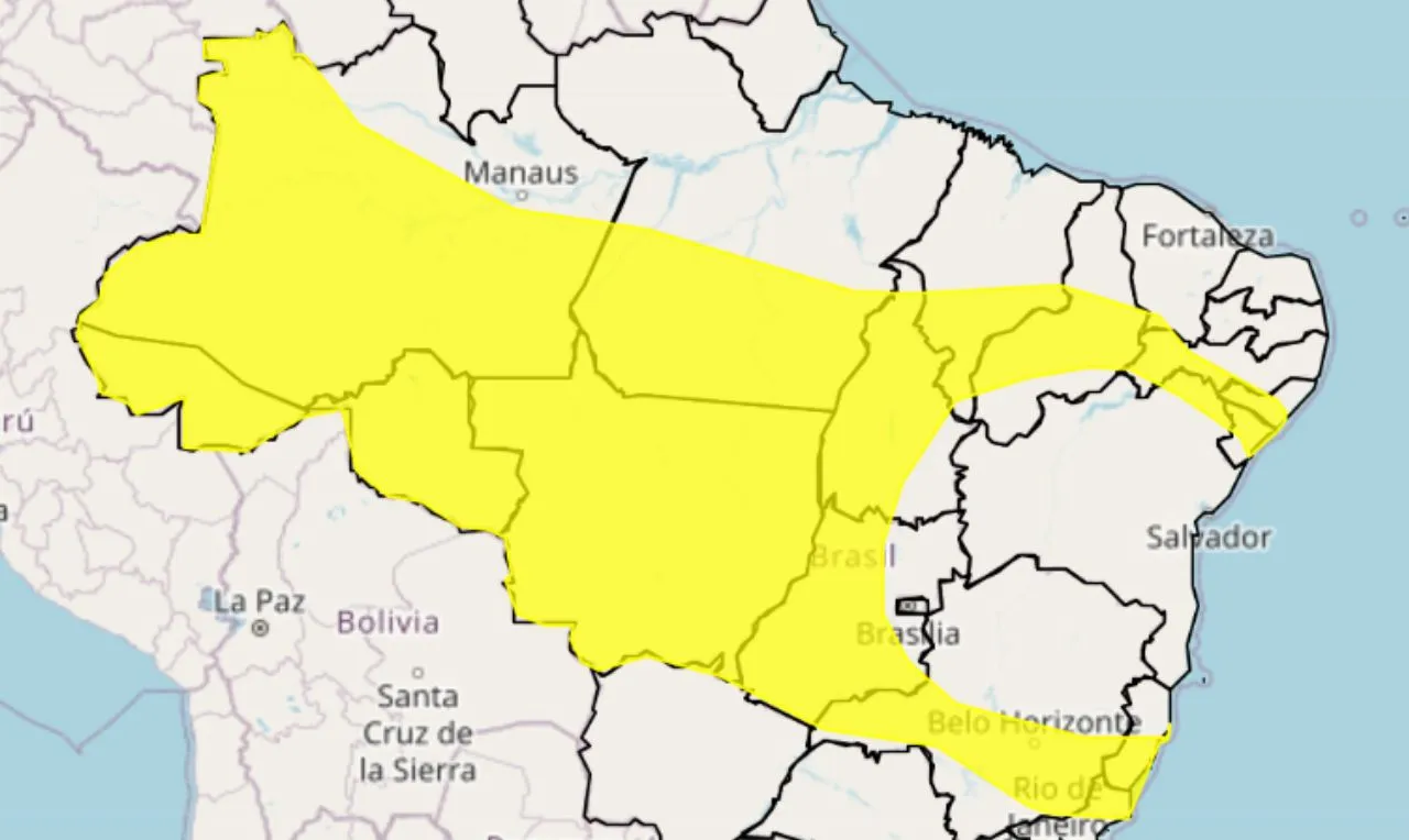 A imagem mostra um alerta amarelo para chuvas intensas e ventania em parte das regiões Norte, Nordeste, Centro-Oeste e Sudeste do país