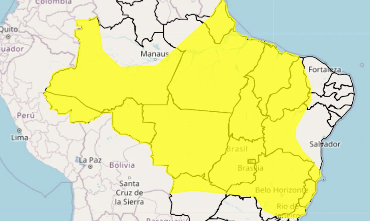 A imagem mostra um alerta amarelo para chuva intensa, ventania e risco de alagamento em grande parte do país