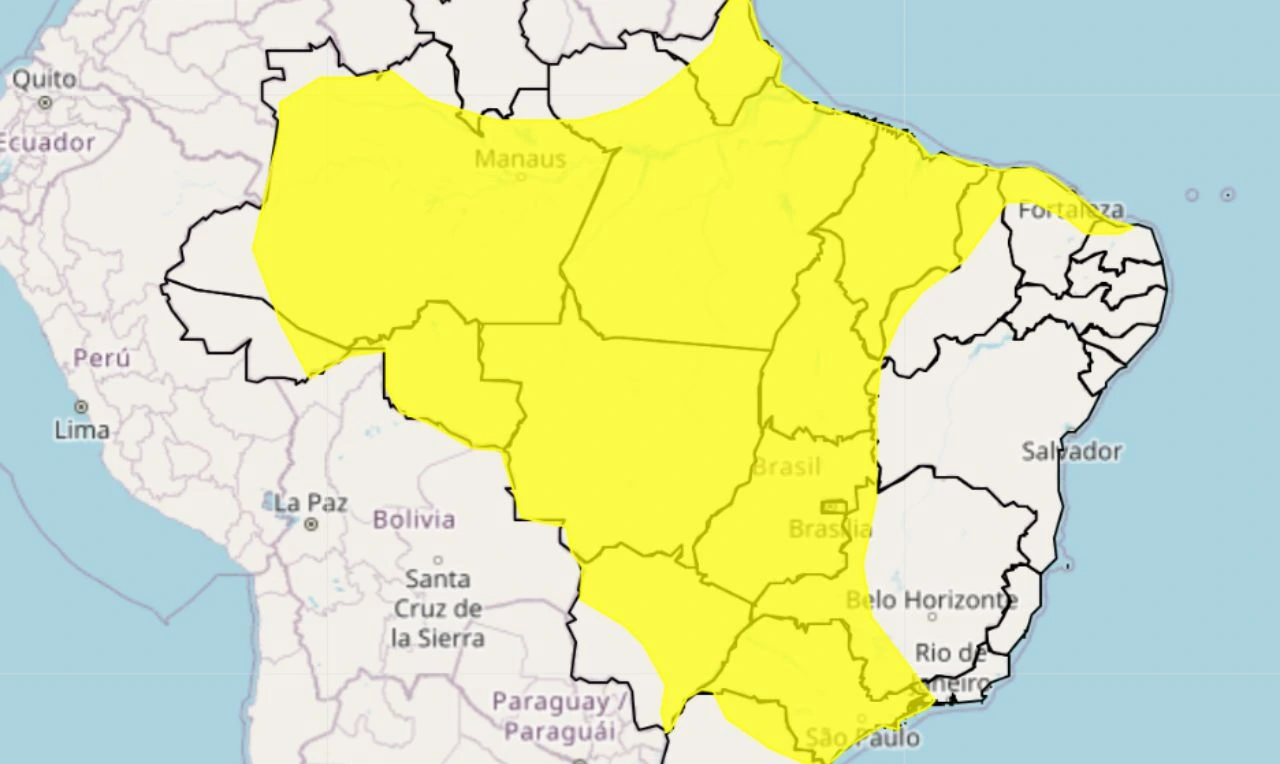 A imagem mostra um alerta amarelo para chuvas intensas em todo o país