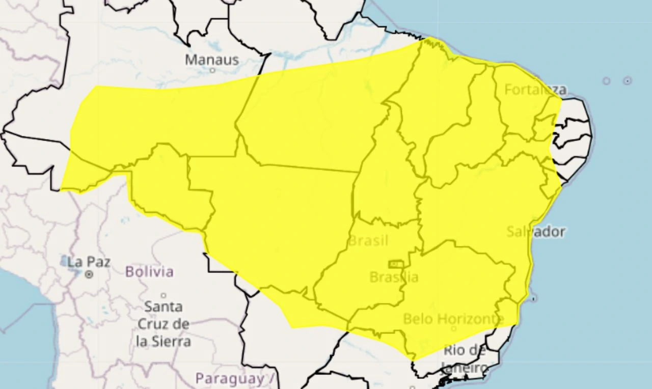 A imagem mostra um alerta amarelo para chuva intensa e ventania em partes do Norte, Nordeste, Centro-Oeste e Sudeste