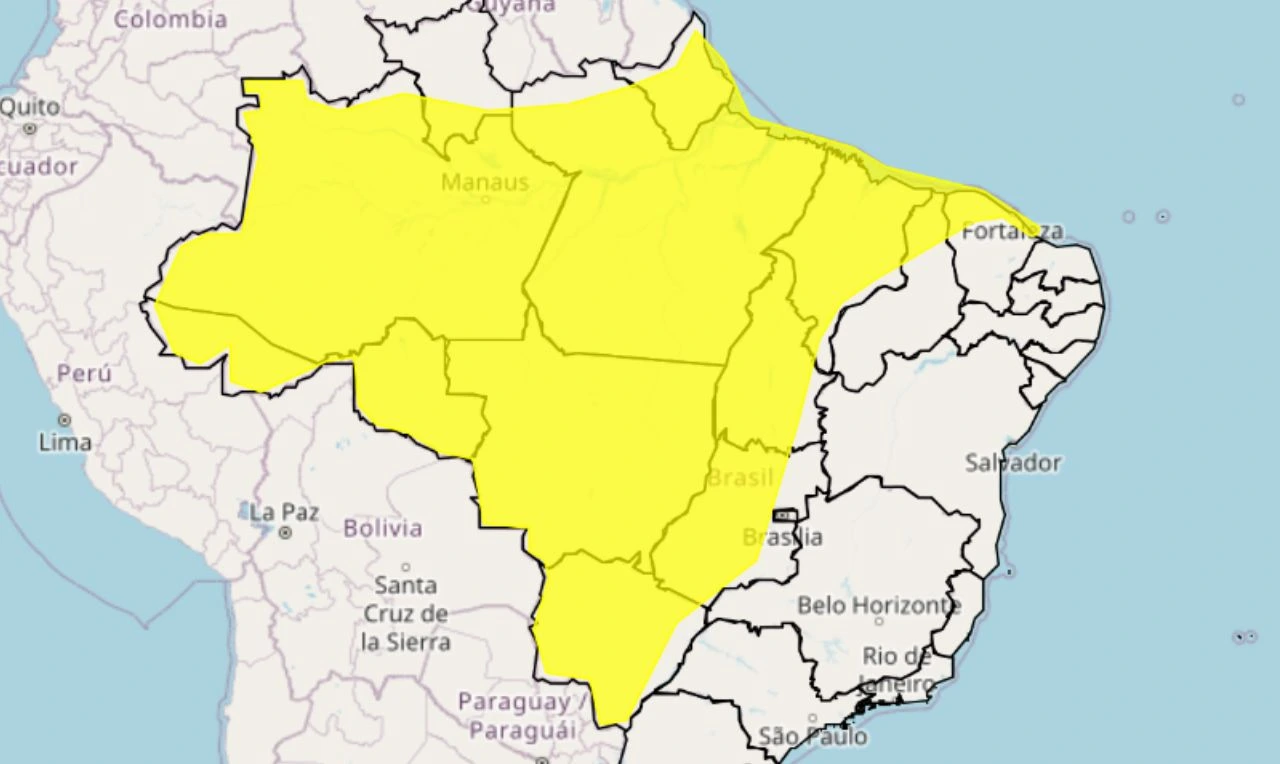 A imagem mostra um alerta amarelo para chuva intensa e ventania nas regiões Norte, Nordeste e Centro-Oeste do país