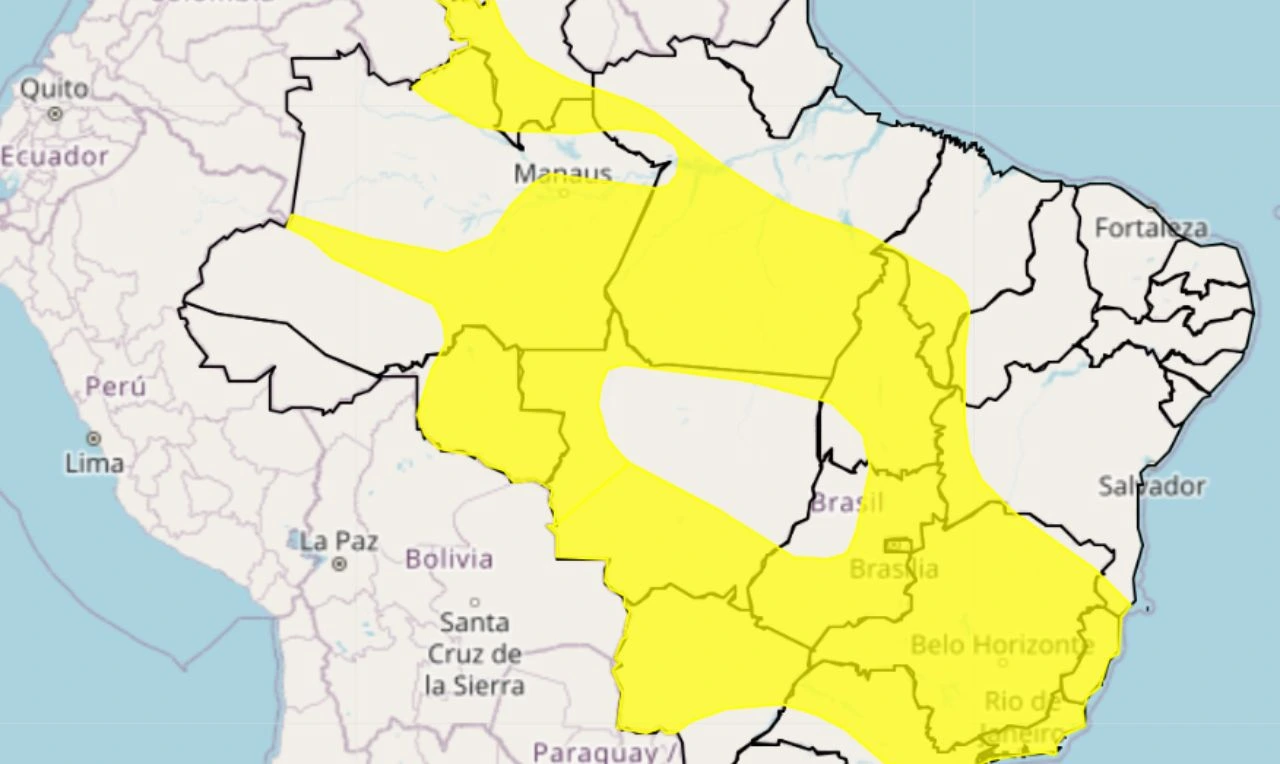 A  imagem mostra um alerta amarelo para chuvas intensas e ventania em grande parte do país
