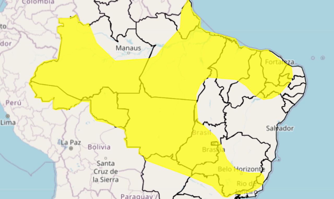 A imagem mostra um alerta amarelo para chuvas intensas e ventania em grande parte do país