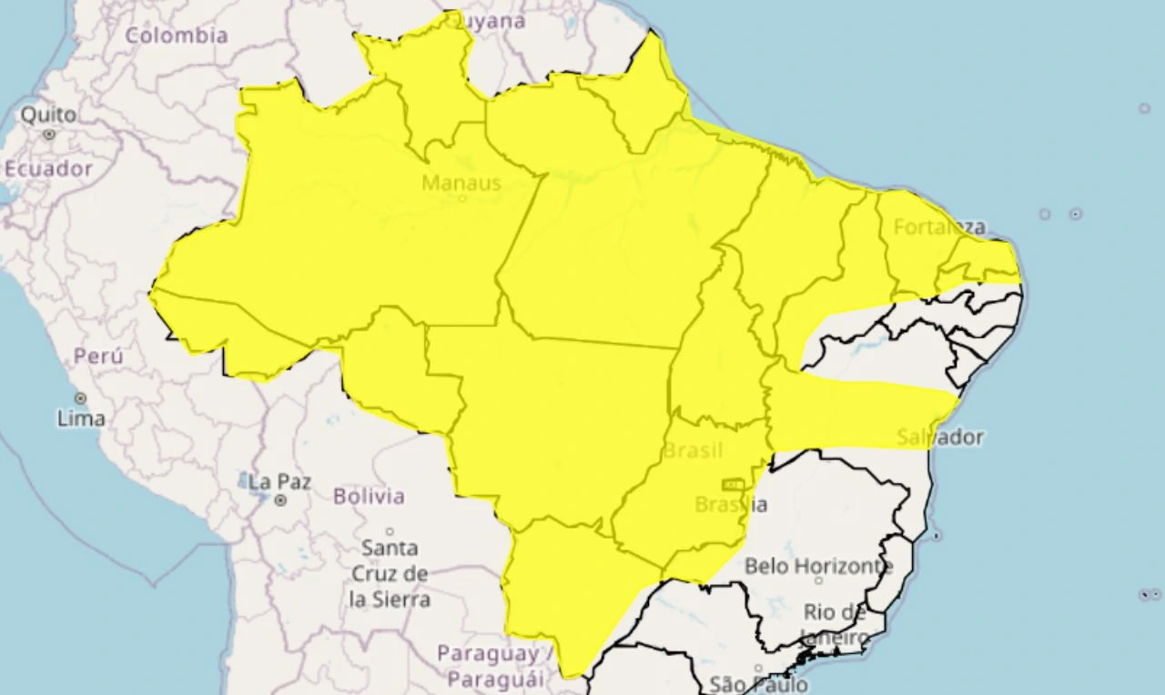 Trata-se de um alerta amarelo para chuvas intensas, ventania e risco de raios em grande parte do país