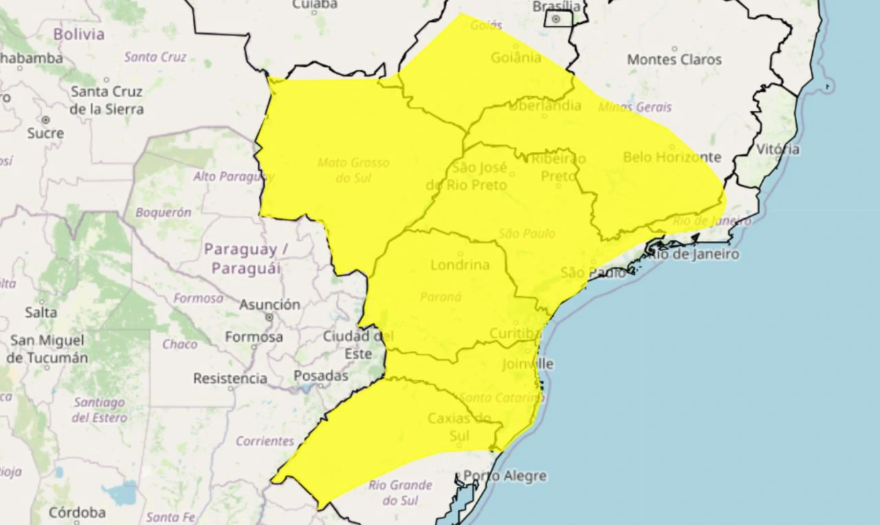 Trata-se de um alerta amarelo para tempestade, ventania e granizo nas regiões Centro-Oeste, Sudeste e Sul