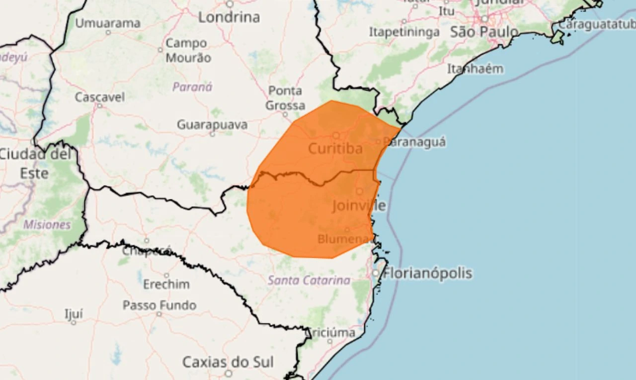 Trata-se de um alerta laranja para tempestade, ventania e granizo na região Sul