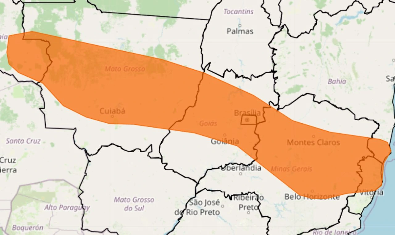 A imagem mostra um alerta laranja para chuvas intensas e ventania nas regiões Norte, Nordeste, Centro-Oeste e Sul