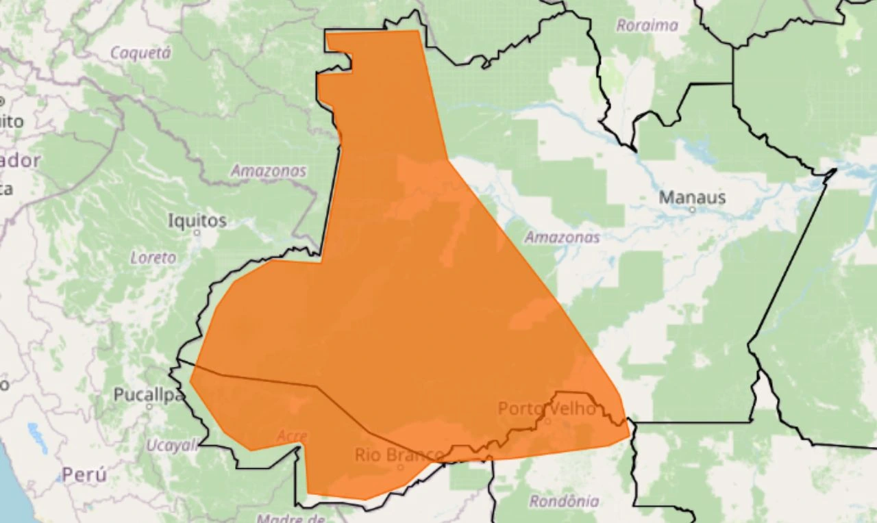 Trata-se de um alerta laranja para chuvas intensas, raios e risco de queda de árvore