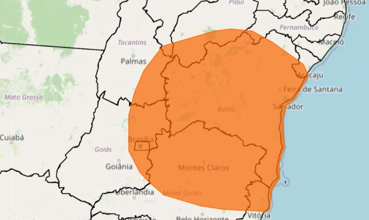 A imagem mostra um alerta laranja para chuvas intensas e ventania em parte do Brasil