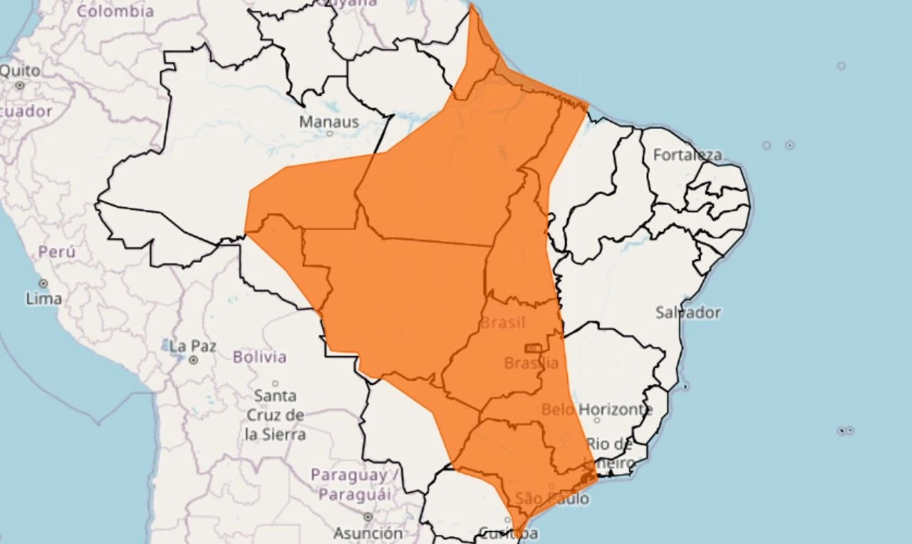 A imagem mostra um alerta laranja para chuvas intensas, ventania e risco de alagamento em grande parte do país