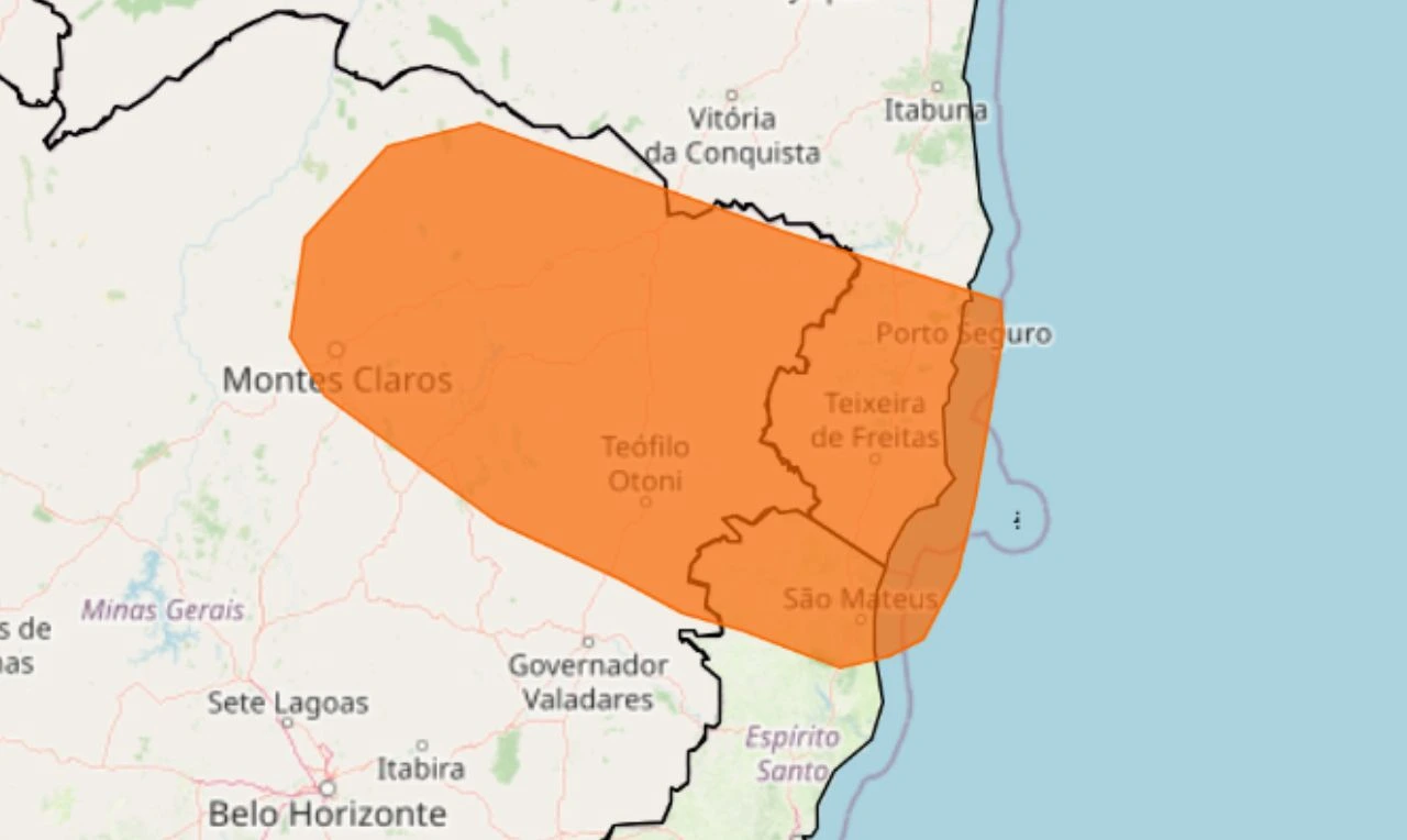 A imagem mostra um alerta laranja para chuvas intensas, ventanias e risco de alagamentos em parte de MG, ES e BA
