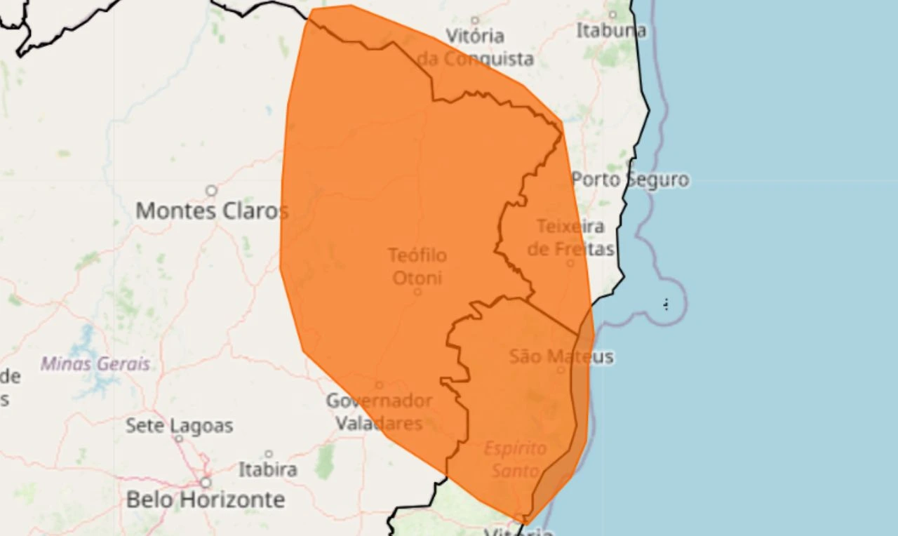 A imagem mostra um alerta laranja para chuvas intensas e ventania nas regiões Sudeste e Nordeste
