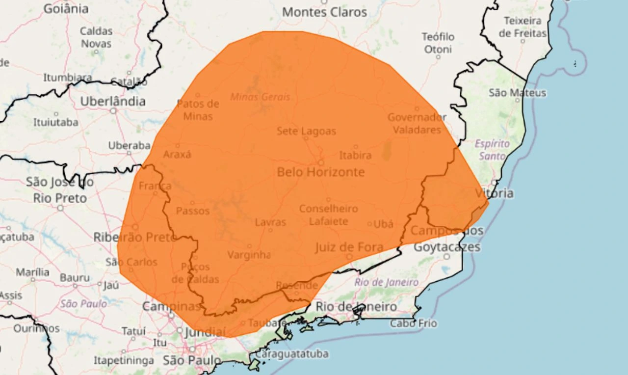 Trata-se de um alerta laranja para chuvas intensas, ventania e risco de queda de energia
