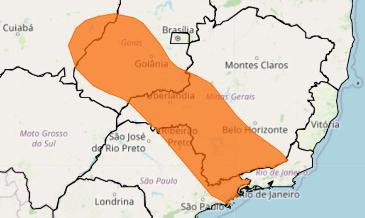 A imagem mostra um alerta laranja para chuva intensa e ventania nas regiões Centro-Oeste e Sudeste