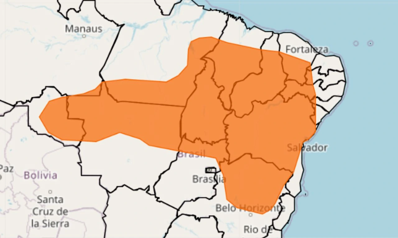 A imagem mostra um alerta laranja para chuva intensa e ventania nas regiões Norte, Nordeste, Centro-Oeste e Sudeste