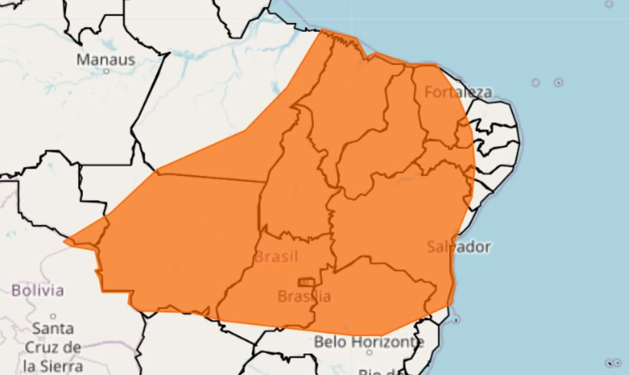 A imagem mostra um alerta laranja para chuva intensa e ventania em partes do Norte, Nordeste, Centro-Oeste e Sudeste