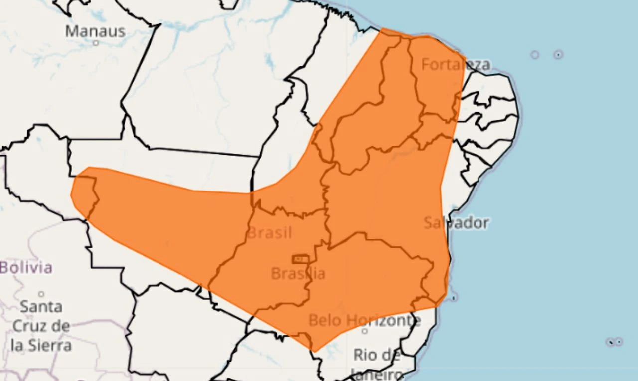 A imagem mostra um alerta laranja para chuvas intensas e ventania em partes do Norte, Nordeste, Centro-Oeste e Sudeste