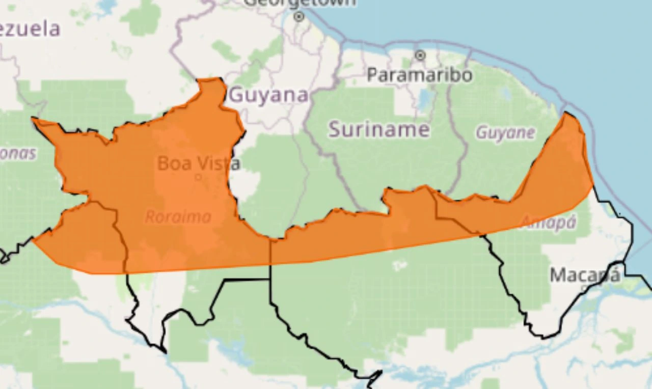 Trata-se de um alerta laranja para chuvas intensas, ventania, risco de raios e queda de árvores em parte do Norte do país
