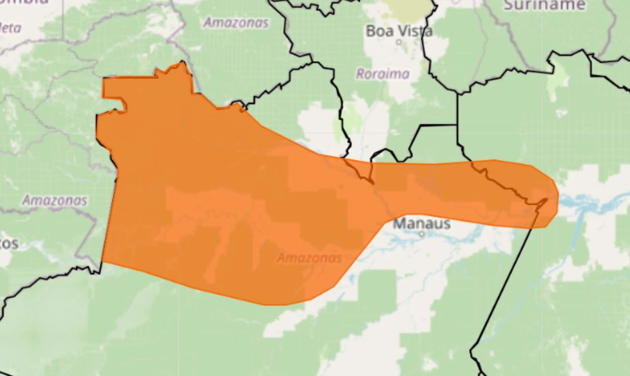 A imagem mostra um alerta laranja para chuvas intensas e ventania na região Norte