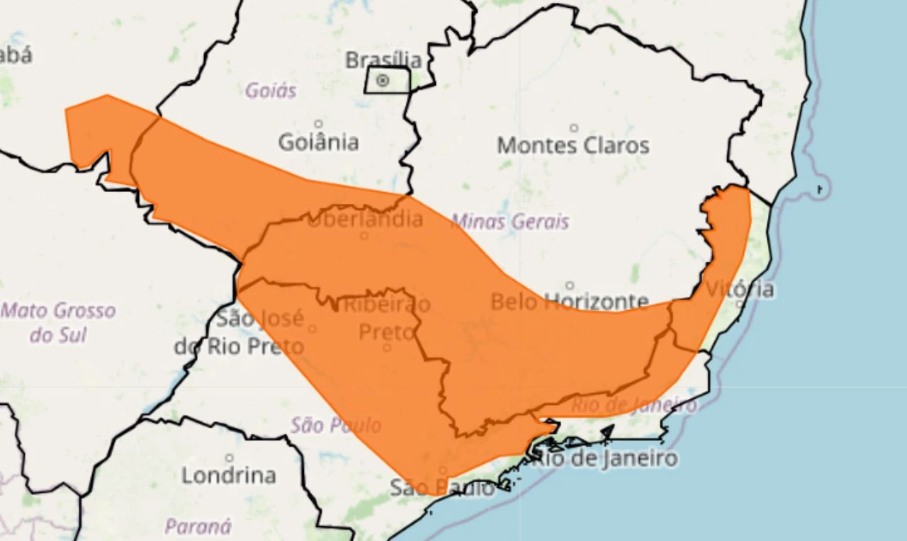 A imagem mostra um alerta laranja para tempestade, ventania e granizo nas regiões Centro-Oeste e Sudeste do país