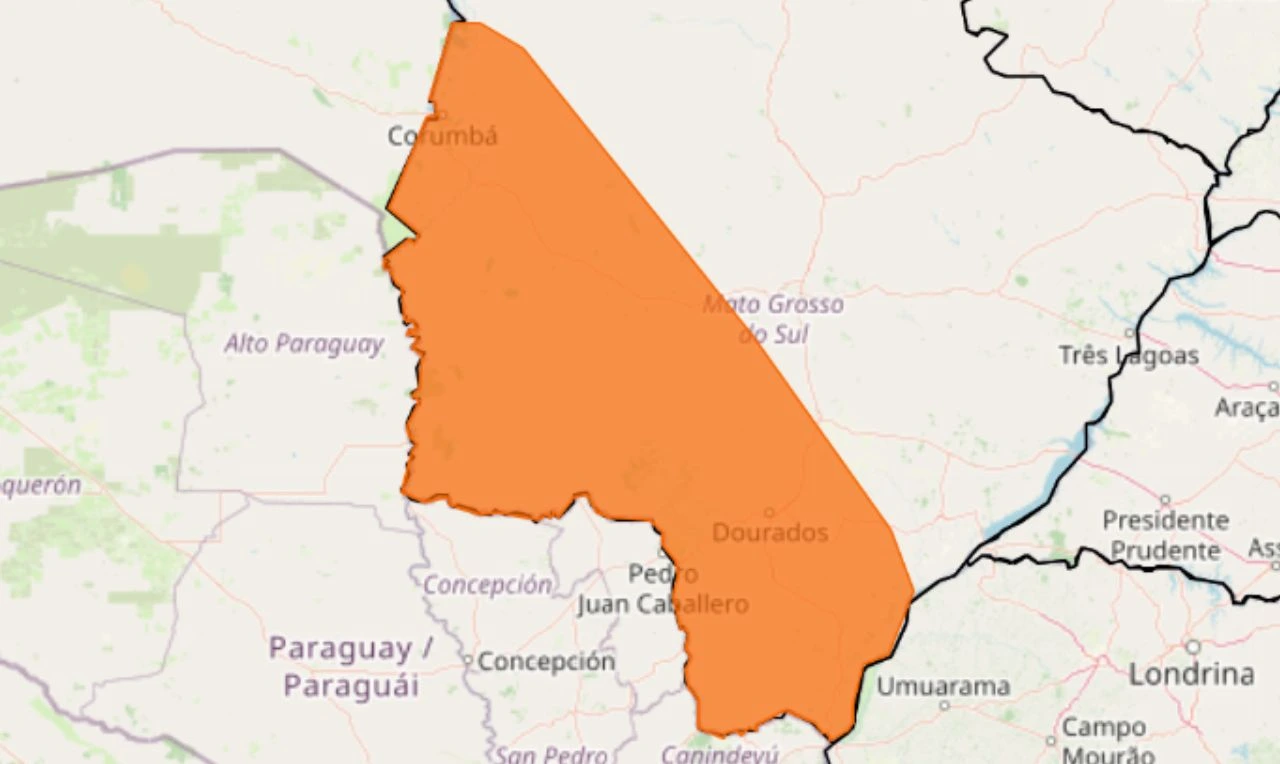 Trata-se de um alerta laranja para tempestade, ventania e queda de granizo no MS