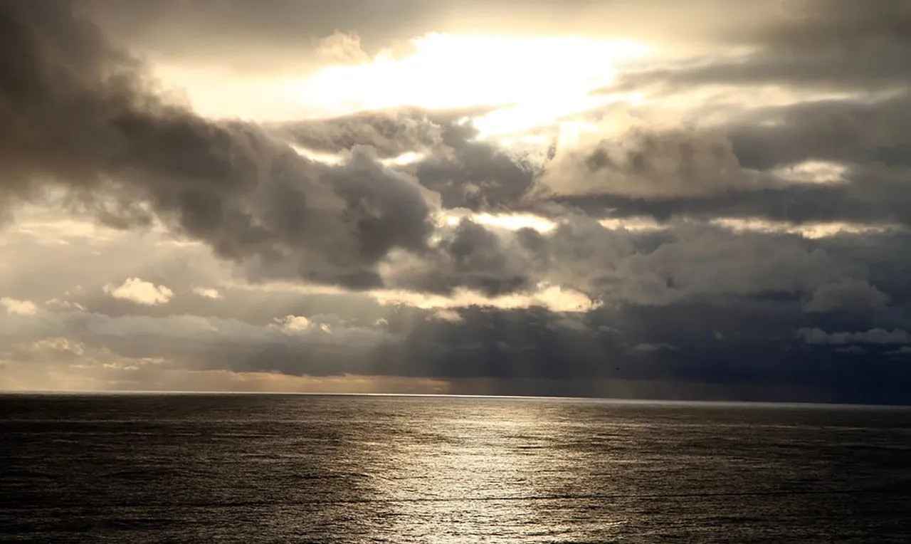 A imagem mostra o tempo instável em uma determinada região