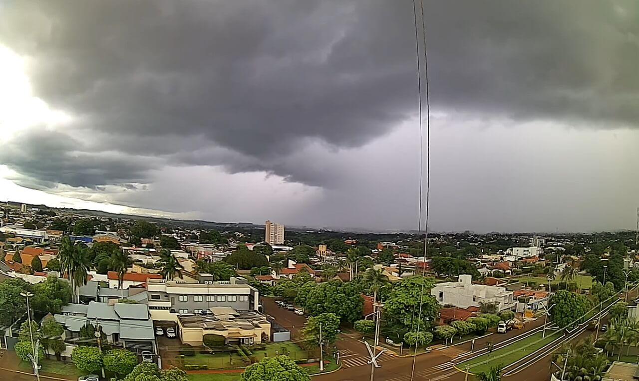 Formação de chuva intensa em Maracaju/MS, confira o vídeo exclusivo! -  Clima ao Vivo