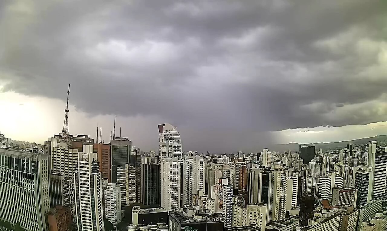 Formação de chuva intensa em São Paulo/SP. Veja o vídeo! - Clima ao Vivo