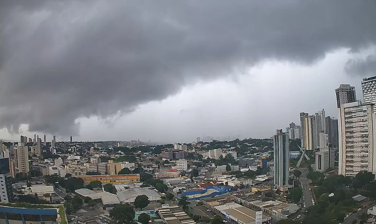 Passagem de chuva intensa em Goiânia/GO. Assista vídeo exclusivo!