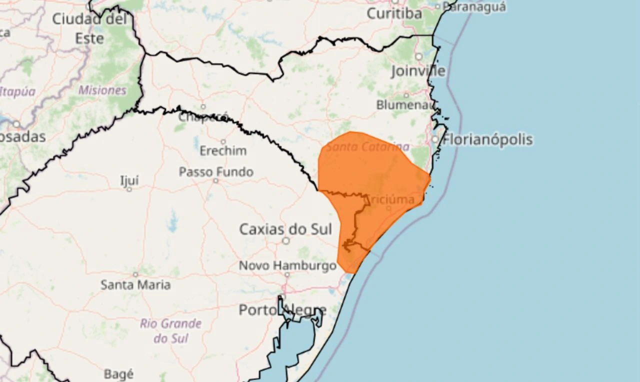 Alerta laranja para acumulado de chuva com 50 a 100 mm/dia e risco de alagamentos e deslizamentos em partes de RS e SC 