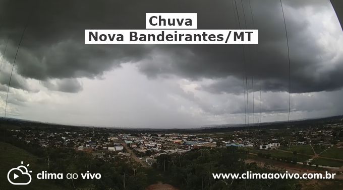 na imagem mostra o avanço da chuva sobre a cidade de Nova Bandeirantes/MT 