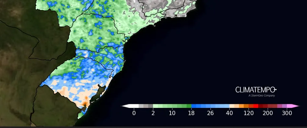 A imagem mostra um mapa de previsão de acumulado de chuva para o Sul do Brasil, abrangendo os estados do Rio Grande do Sul e Santa Catarina. O mapa é colorido, com tons de verde, azul e laranja, indicando diferentes volumes de chuva esperados para o período de 12 a 14 de fevereiro de 2024
