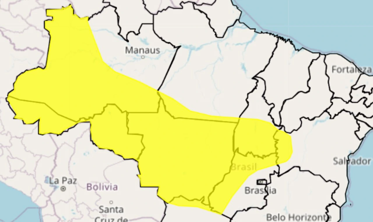 A imagem mostra um alerta amarelo para chuva e ventos intensos nas regiões Norte, Nordeste, Centro-Oeste e Sudeste